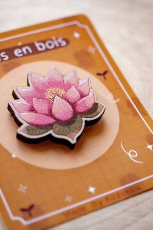 Pin's en bois Lotus - Nana