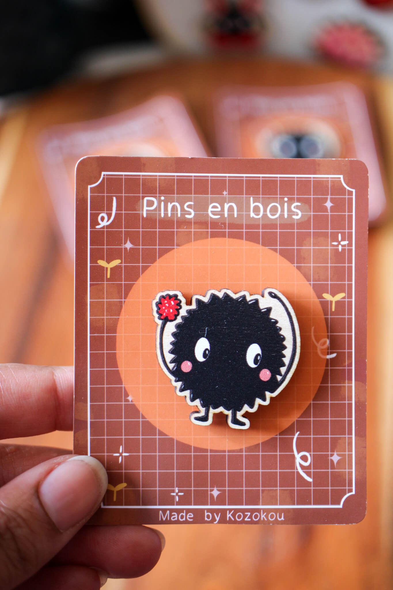 Pin's en bois - Petite Noiraude (Susuwatari) – Image 3