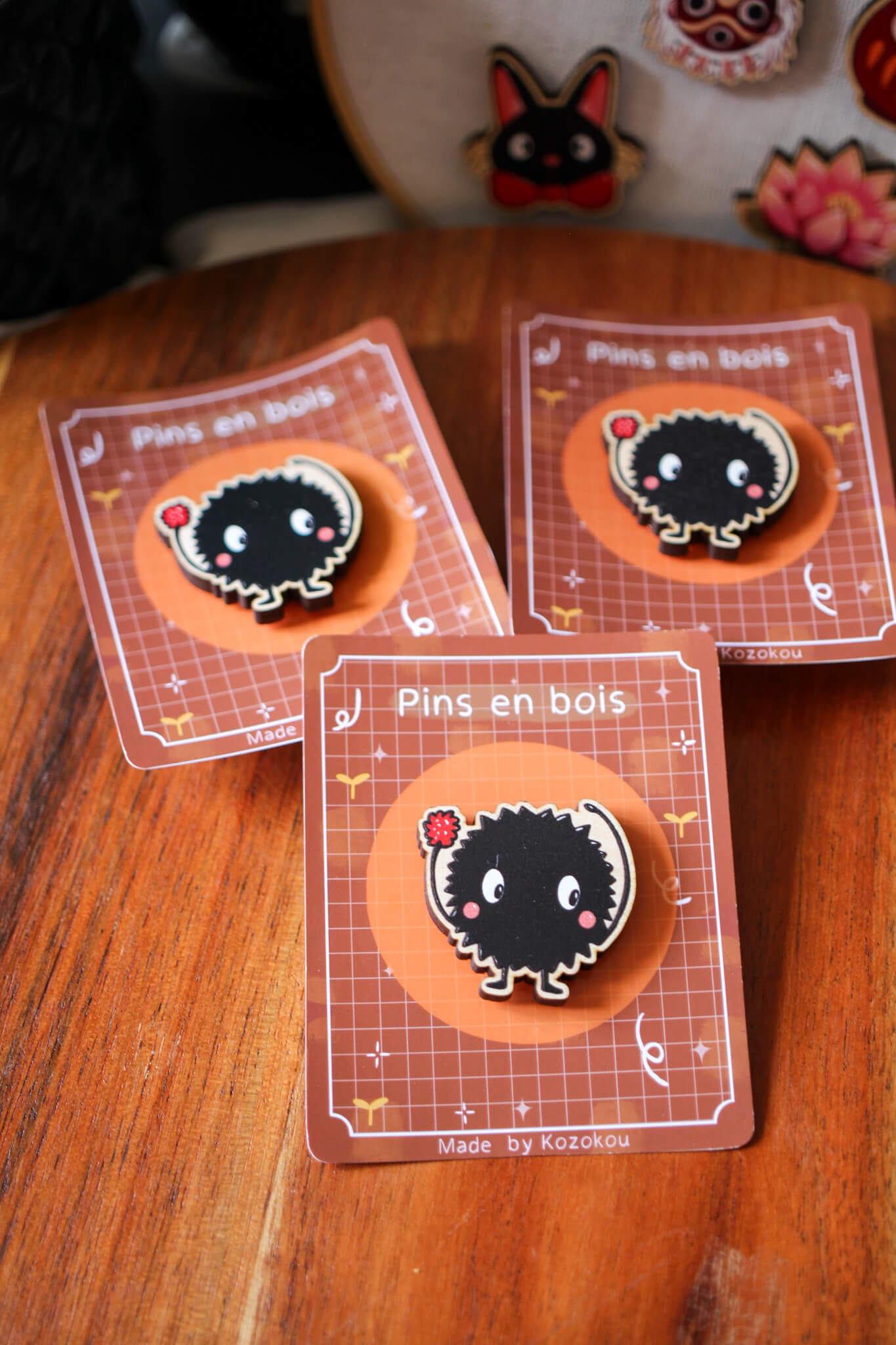 Pin's en bois - Petite Noiraude (Susuwatari) – Image 2